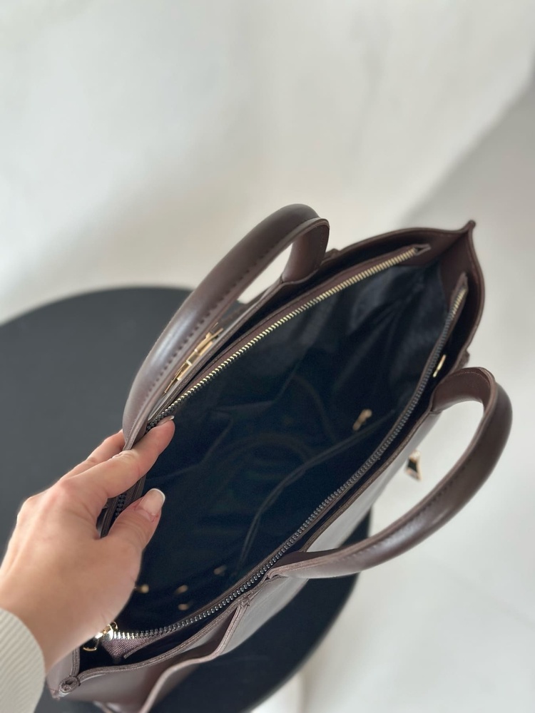 Містка сумка з трикутними кутами шоколадного кольору 3243 фото