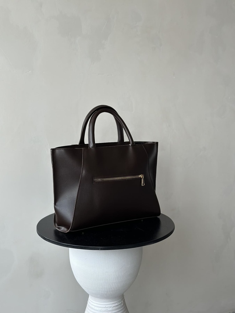 Містка сумка з трикутними кутами шоколадного кольору 3243 фото