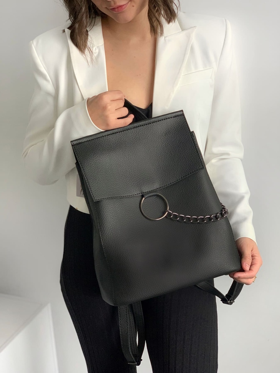 Рюкзак - сумка з ланцюжком чорного кольору 5821 фото
